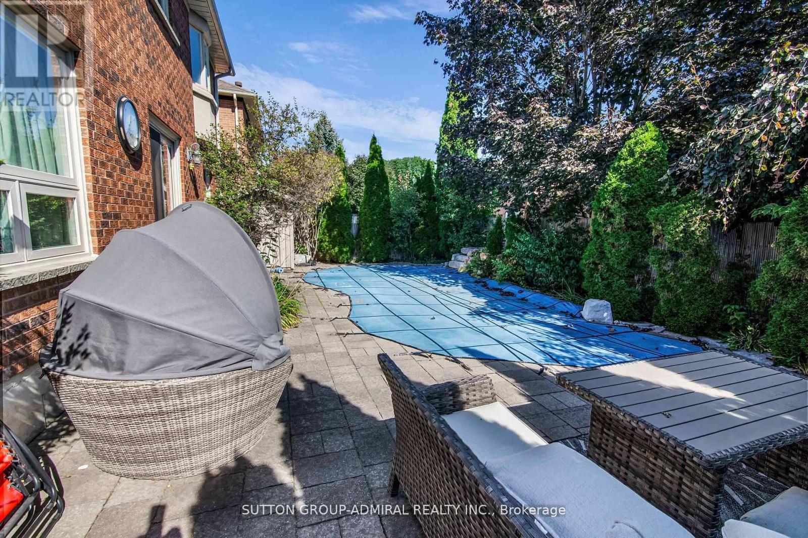 25 GRENADIER CRESCENT - 40