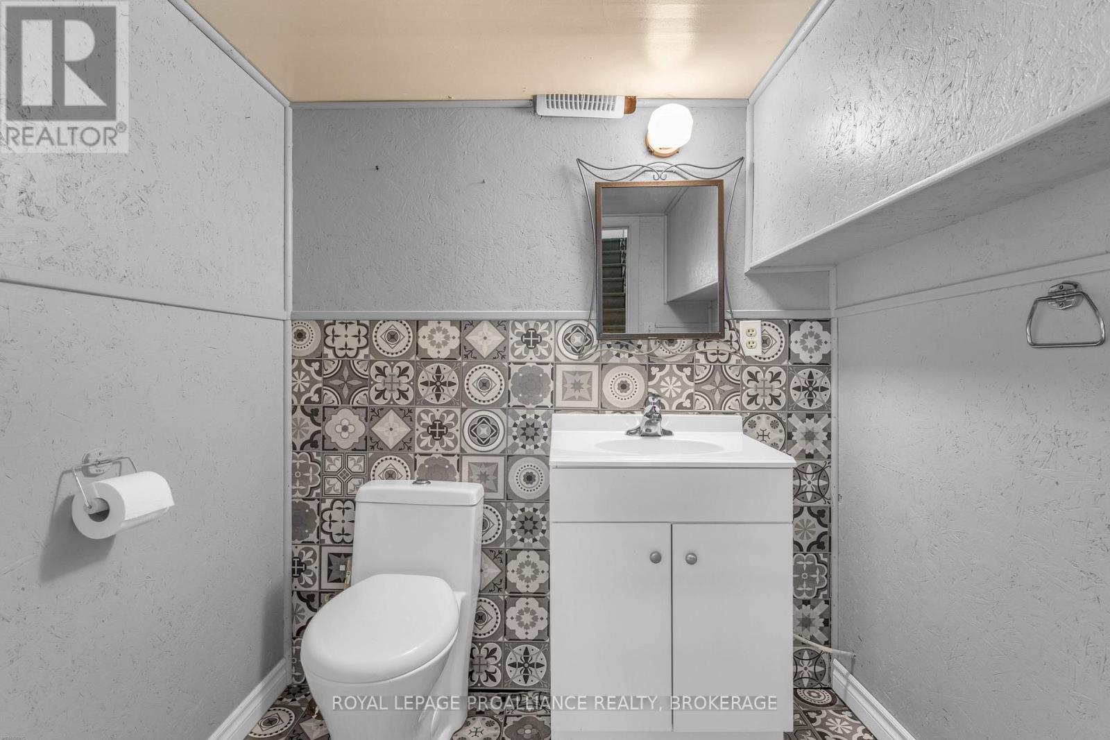 1901 SYDENHAM ROAD - 38