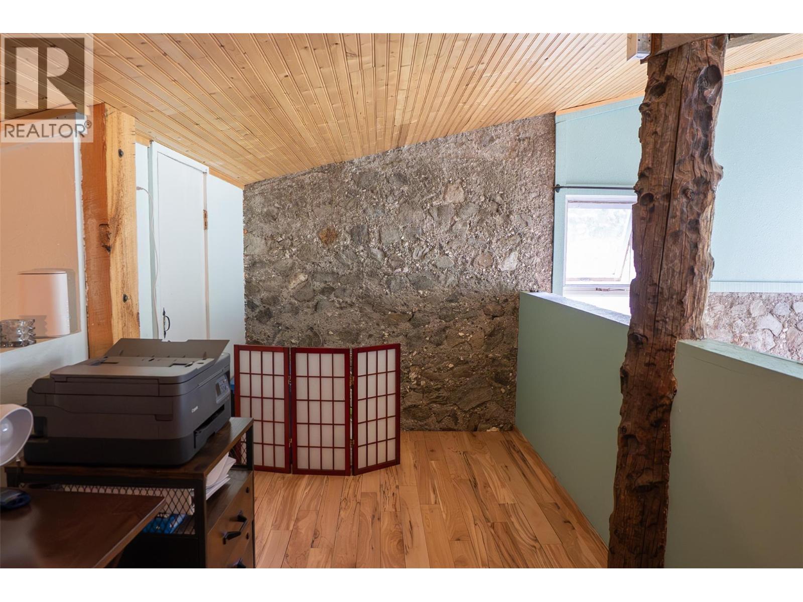 #6 130 Cougar Road - 16