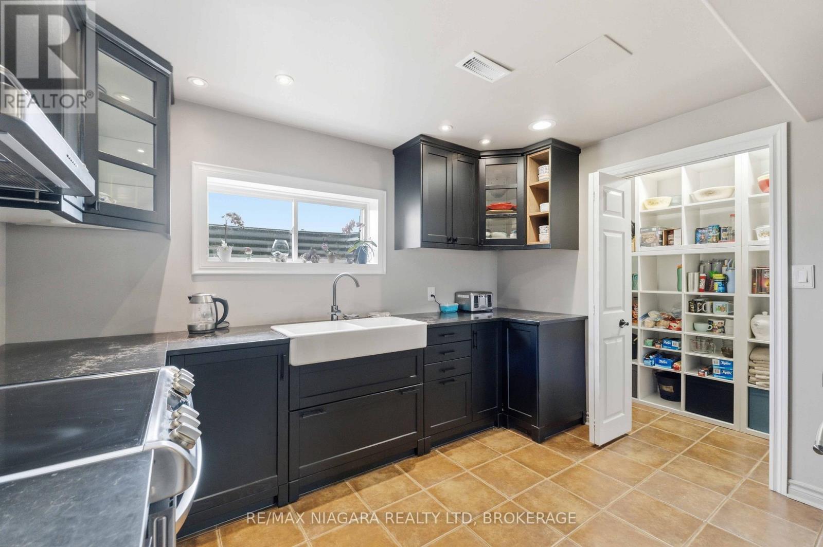 661 CARL ROAD - 24