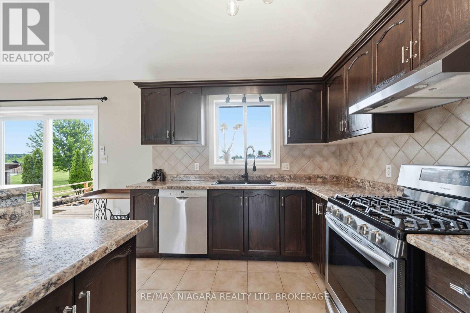 661 CARL ROAD - 5