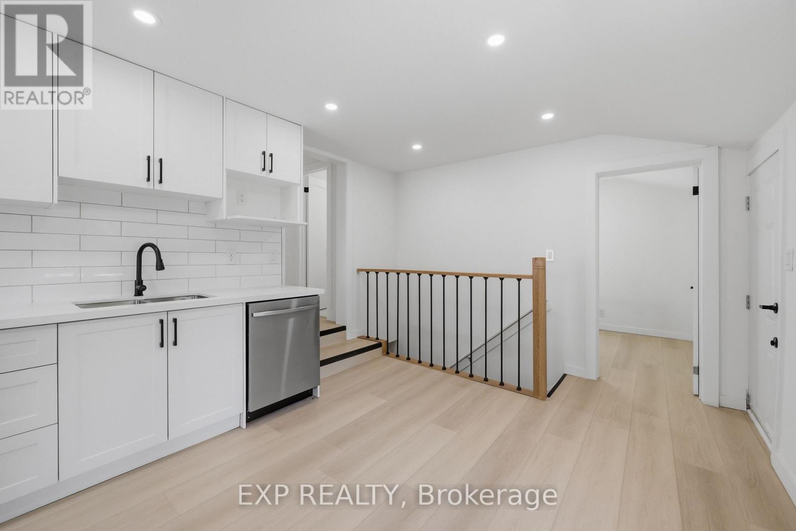 571 ELIZABETH STREET - 10