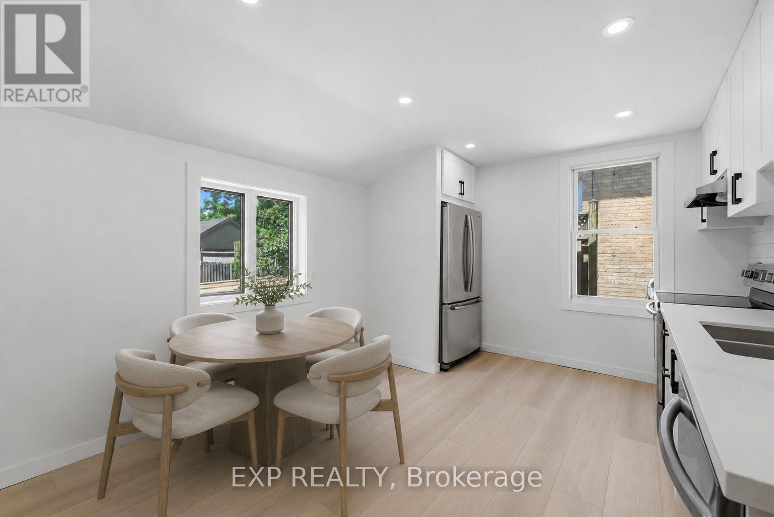 571 ELIZABETH STREET - 13