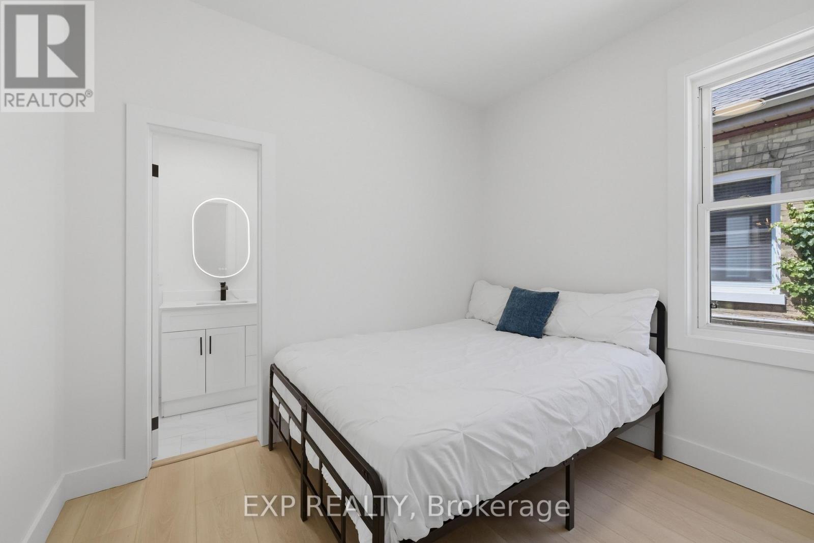 571 ELIZABETH STREET - 16