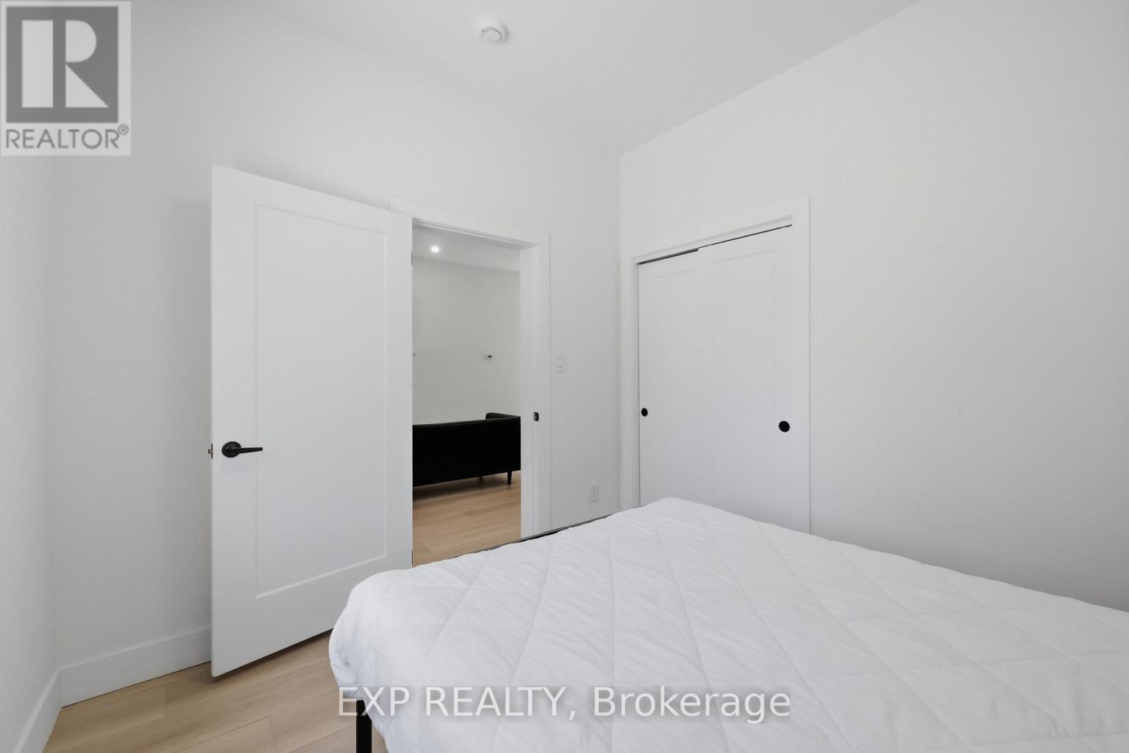 571 ELIZABETH STREET - 19