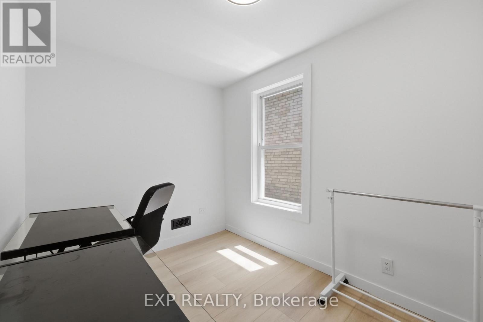 571 ELIZABETH STREET - 21