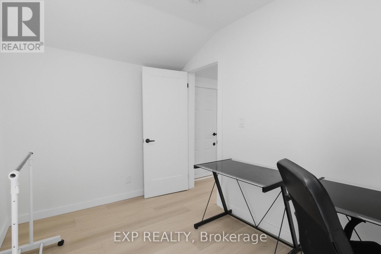 571 ELIZABETH STREET - 23