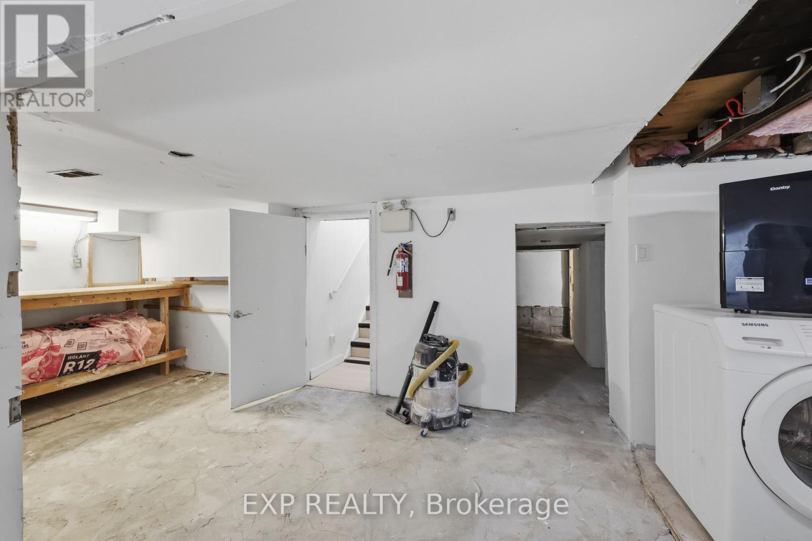 571 ELIZABETH STREET - 24