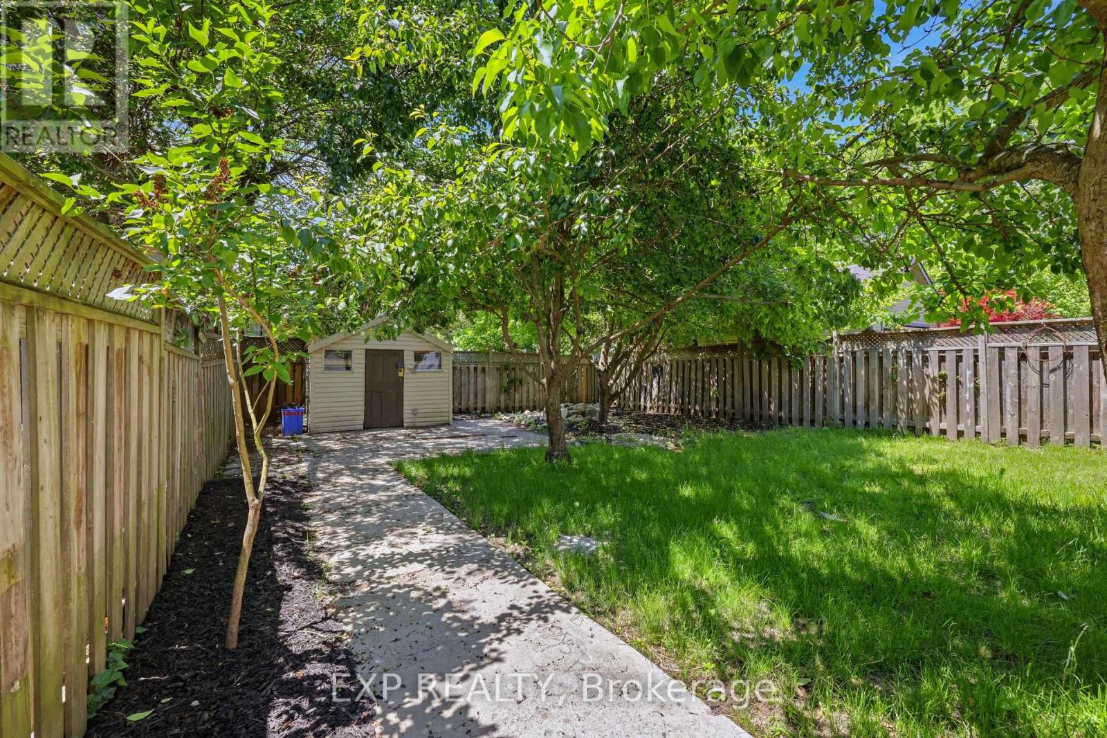 571 ELIZABETH STREET - 30