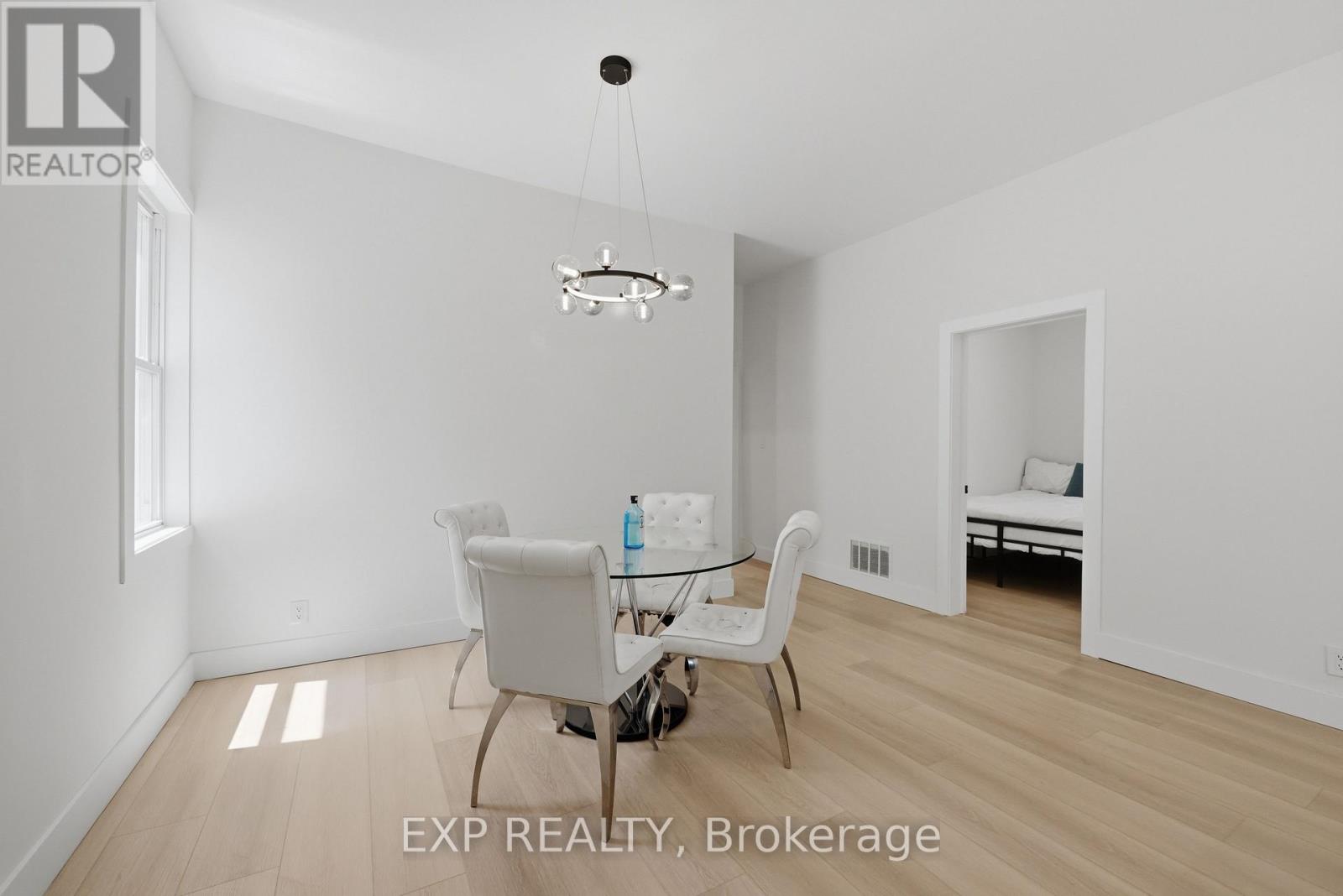 571 ELIZABETH STREET - 7