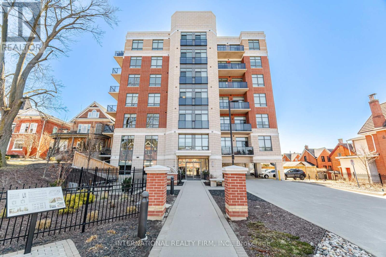 #211 399 QUEEN STREET S - 1