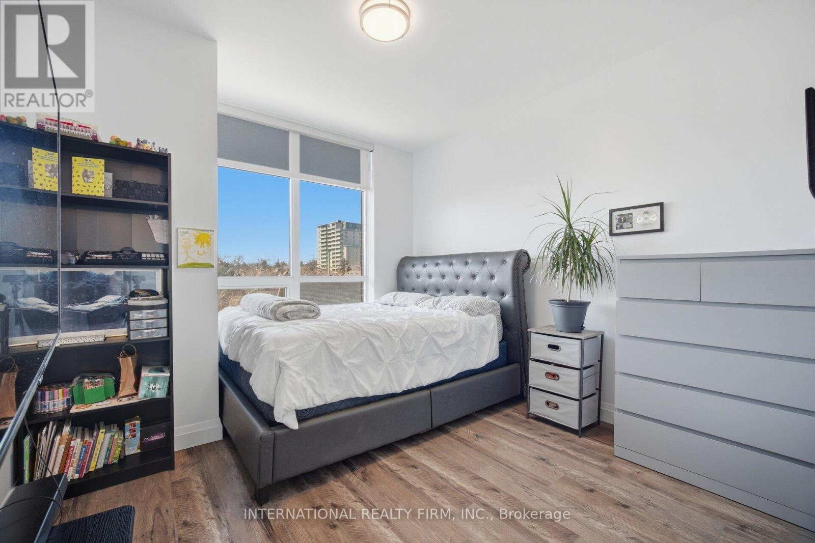#211 399 QUEEN STREET S - 12