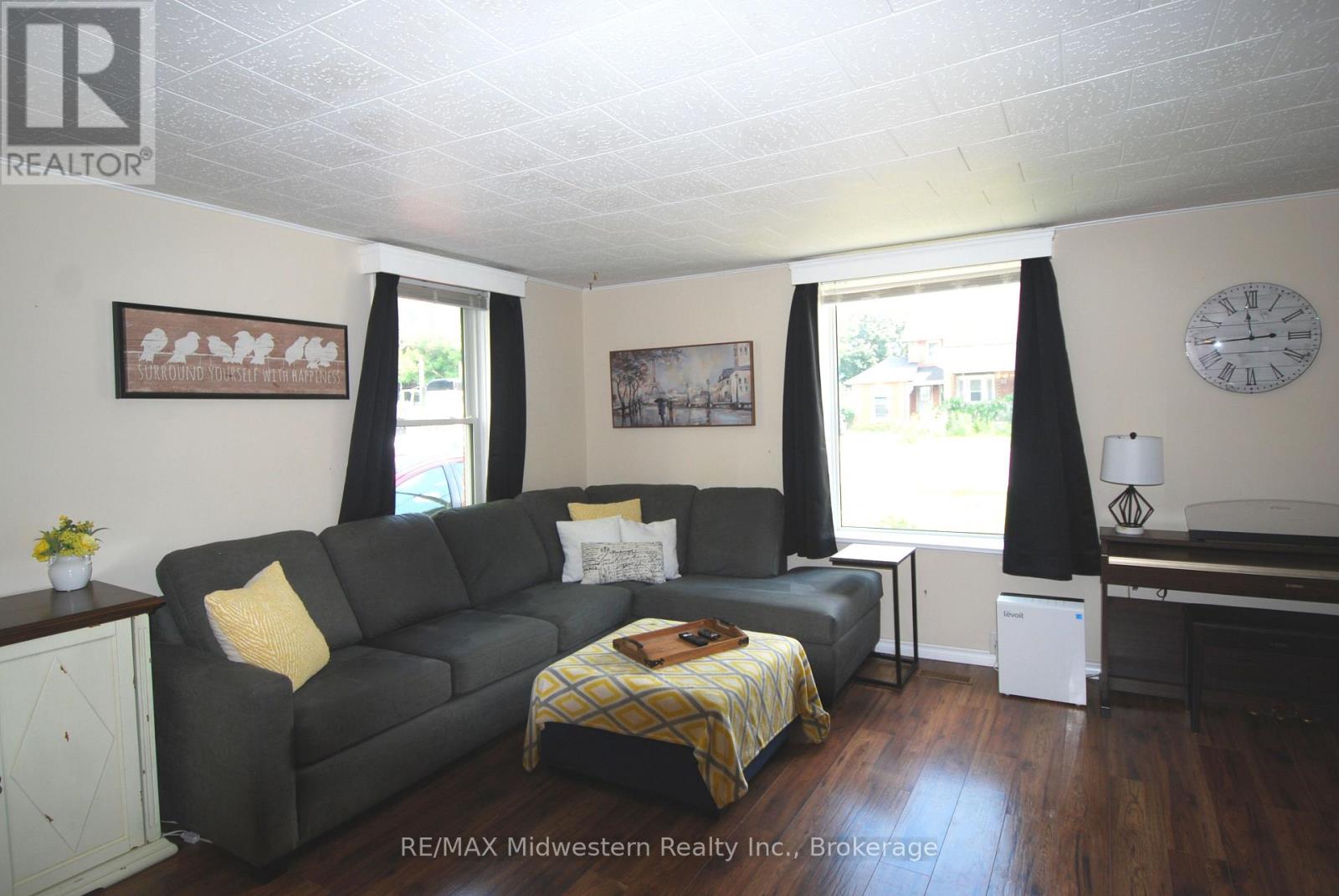 172 ELORA STREET S - 9