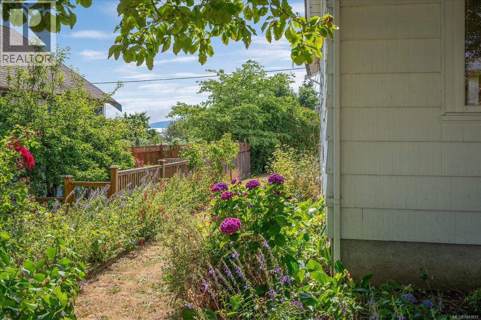 317 Baden Powell St - 34