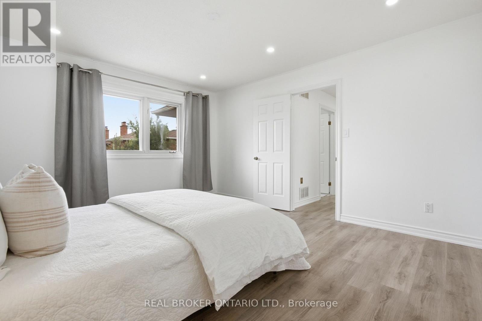 94 ROXANA AVENUE - 29
