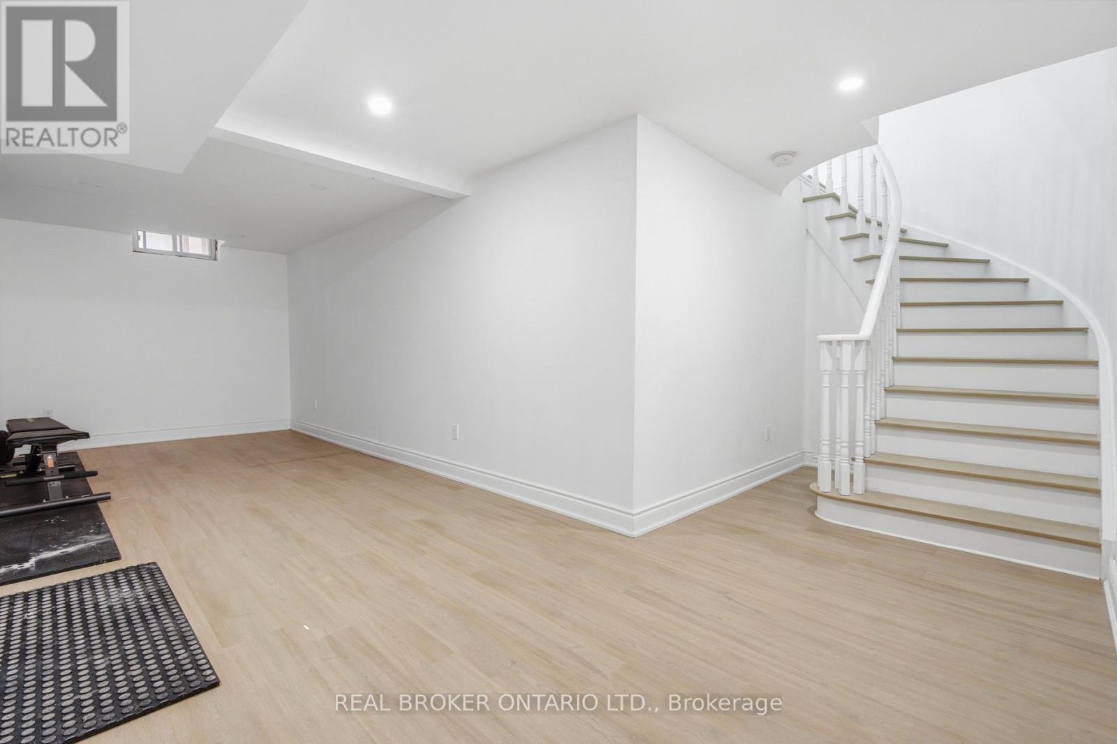 94 ROXANA AVENUE - 34