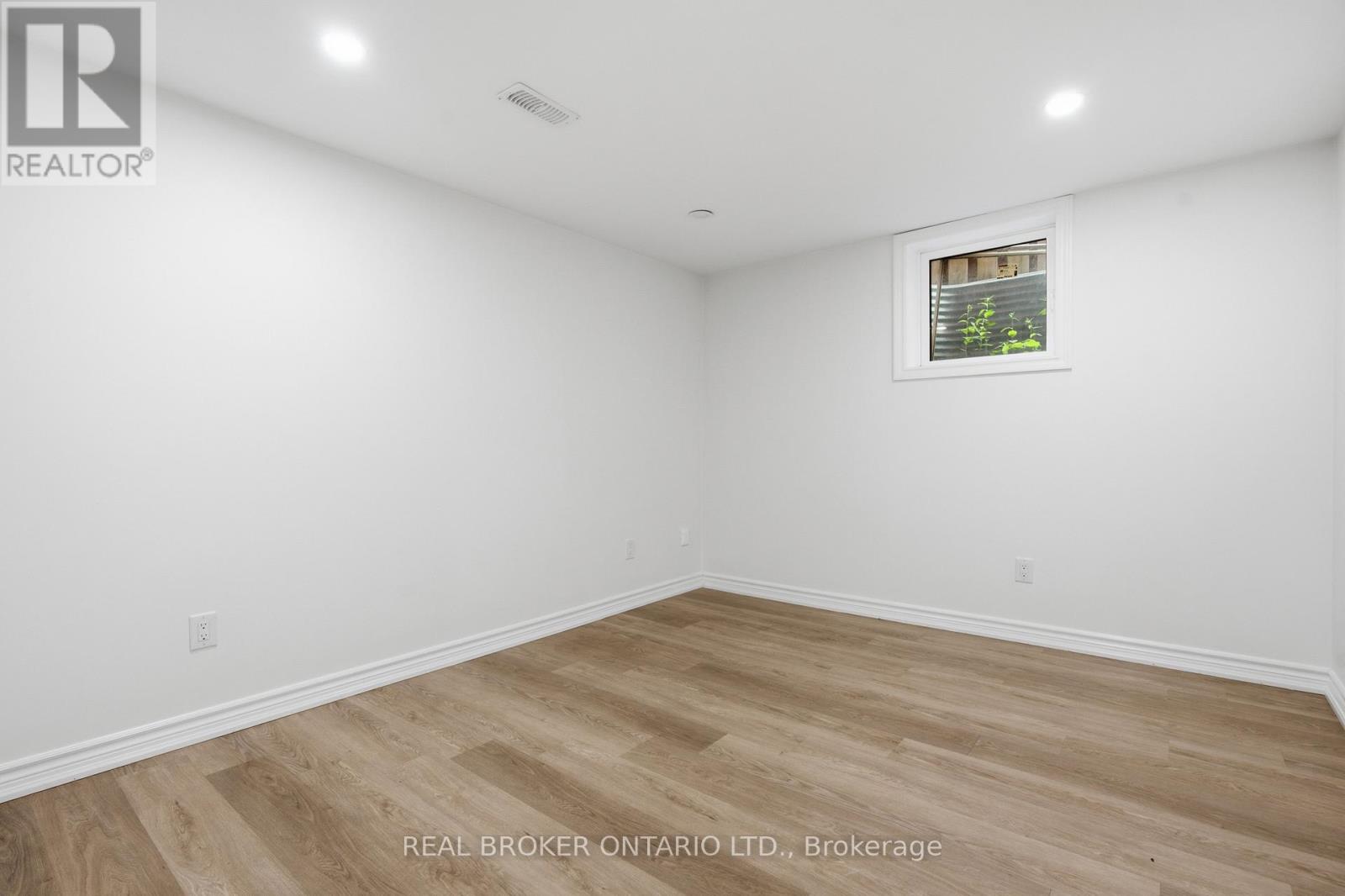 94 ROXANA AVENUE - 40