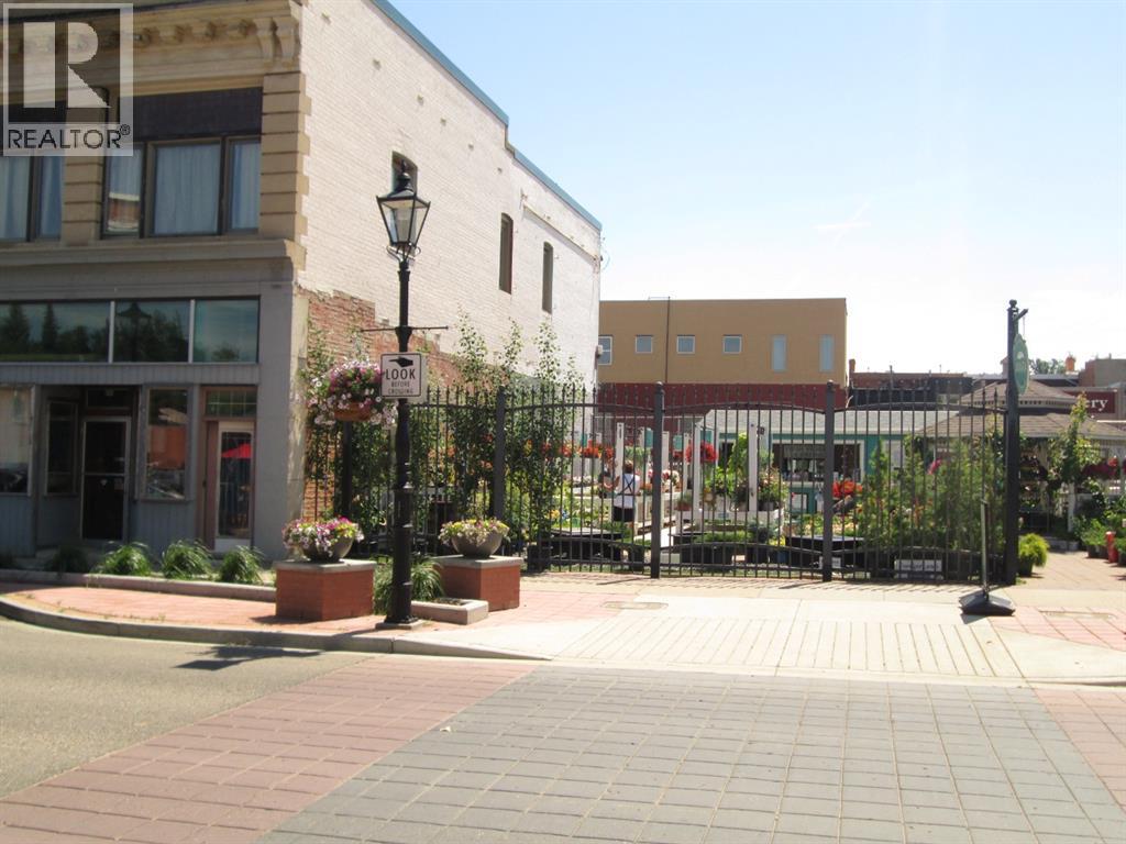 637-639 2 Street SE - photo 3