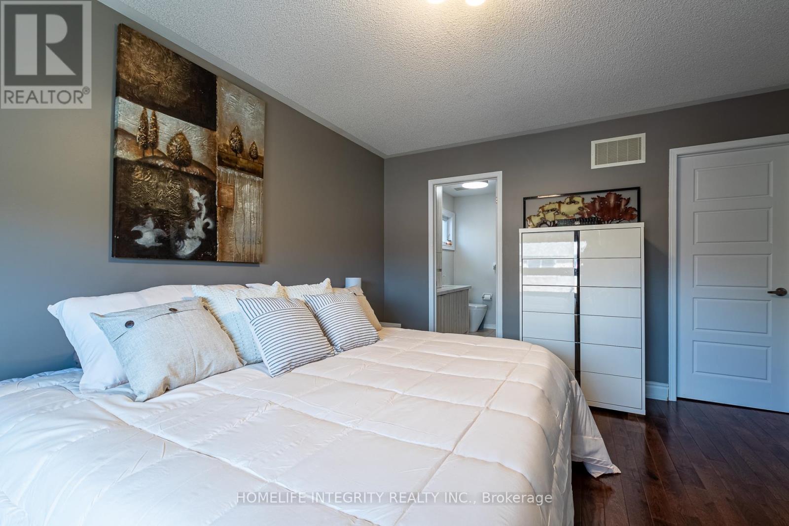 4 SILVERBELL COURT - 15