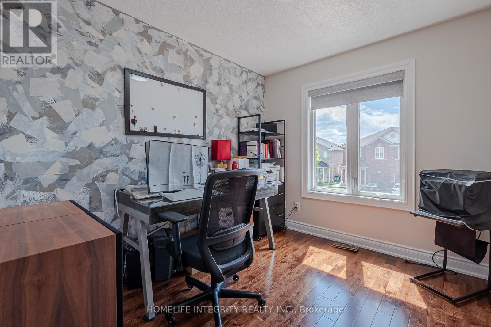 4 SILVERBELL COURT - 18