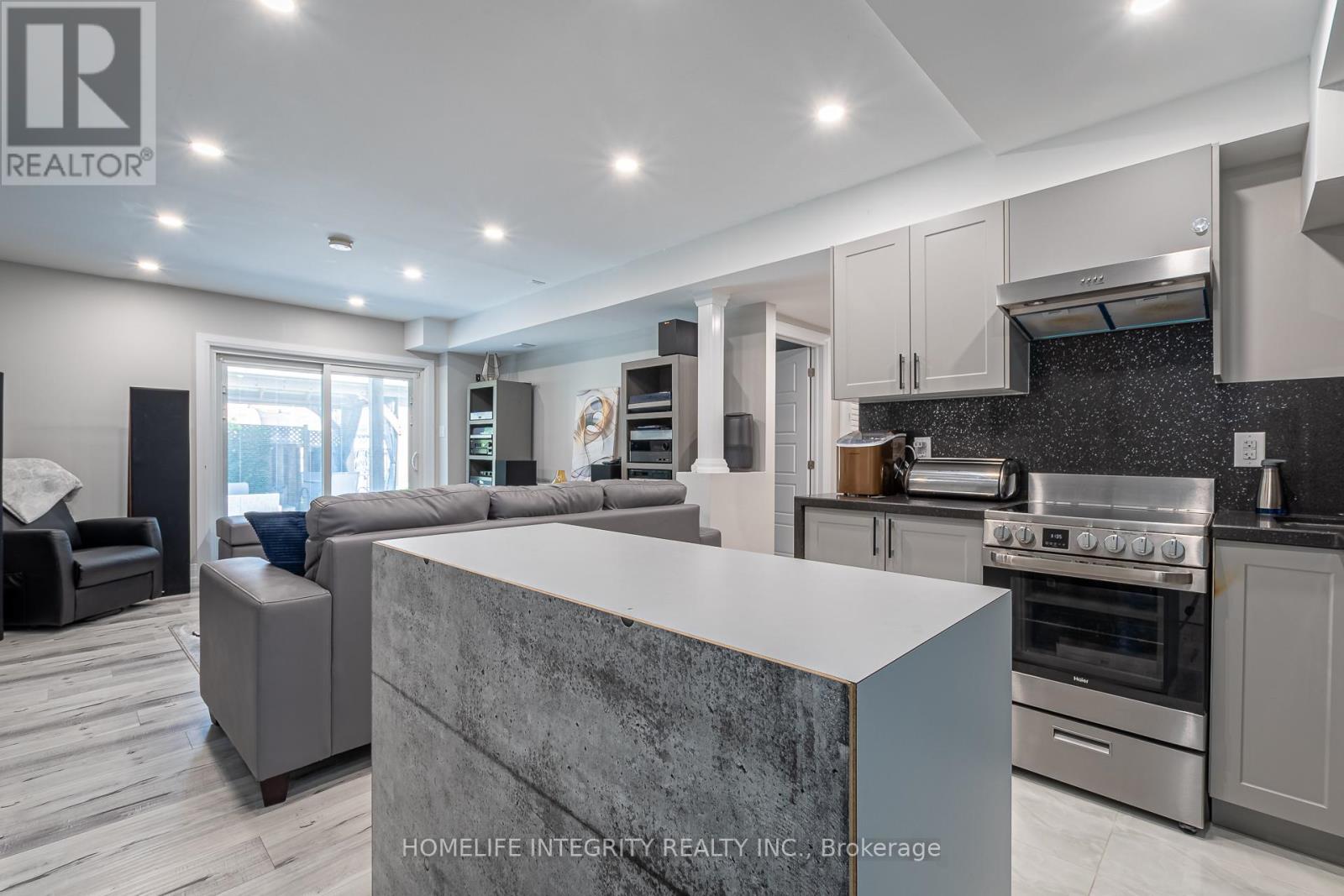 4 SILVERBELL COURT - 21