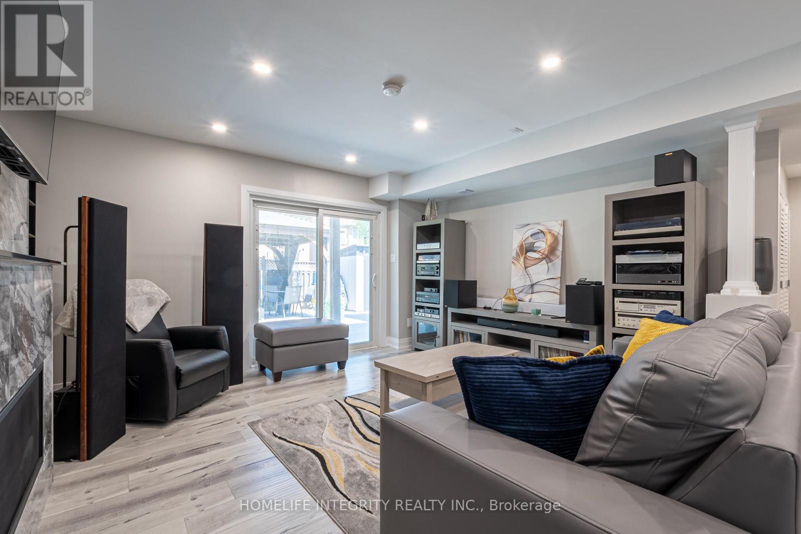 4 SILVERBELL COURT - 22