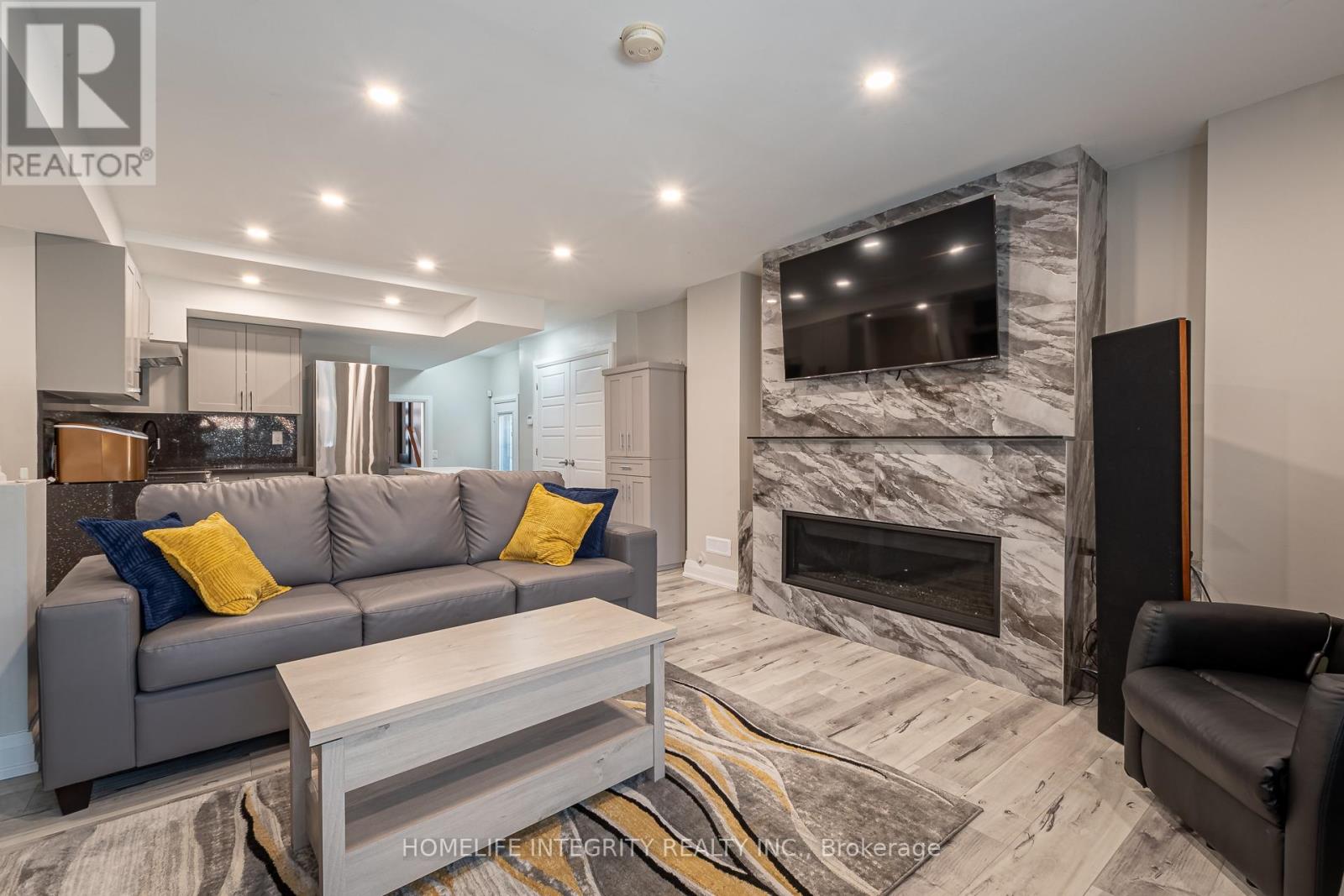 4 SILVERBELL COURT - 23