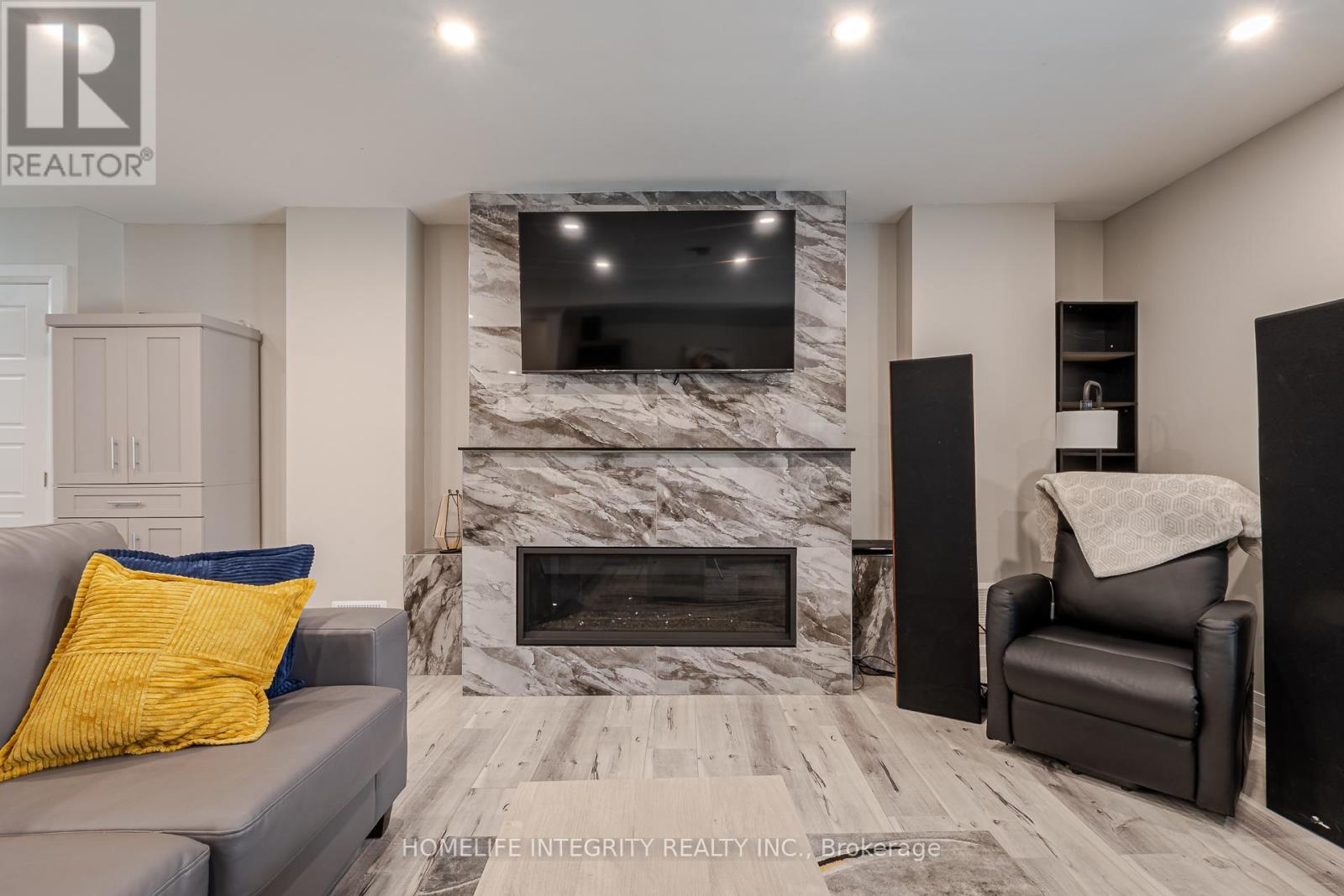 4 SILVERBELL COURT - 24