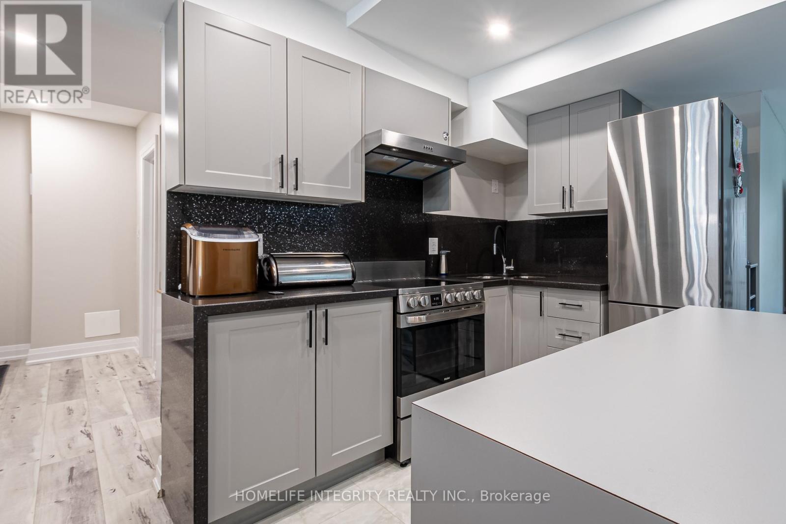 4 SILVERBELL COURT - 25