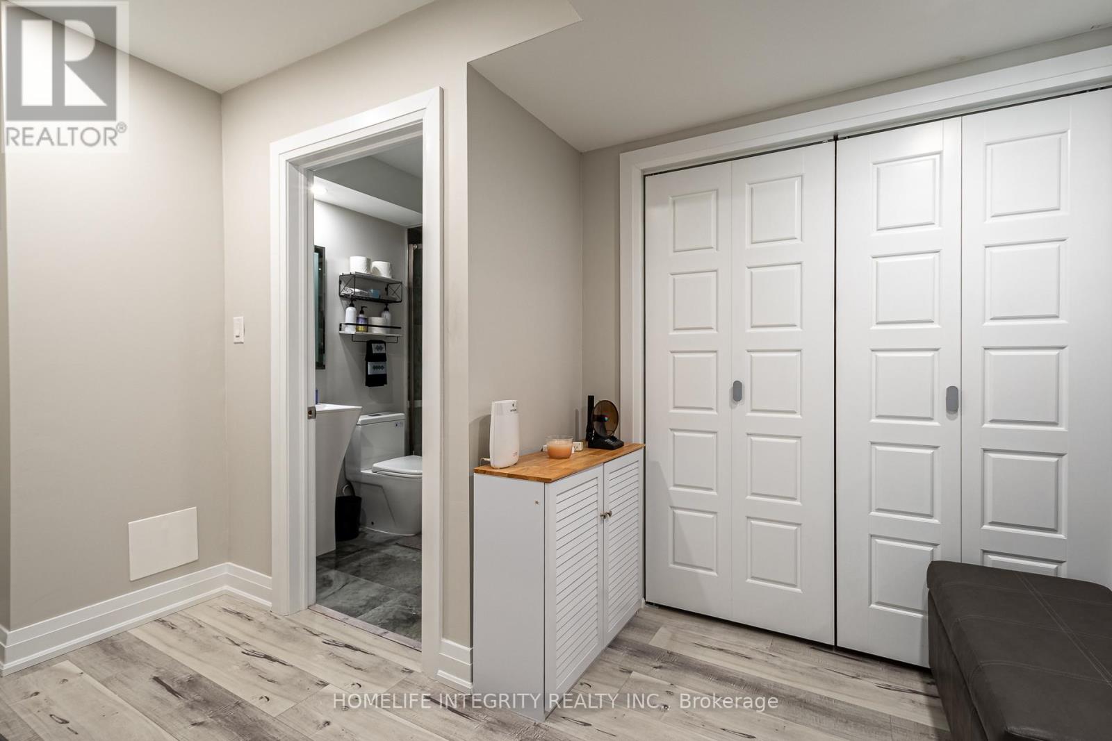 4 SILVERBELL COURT - 29