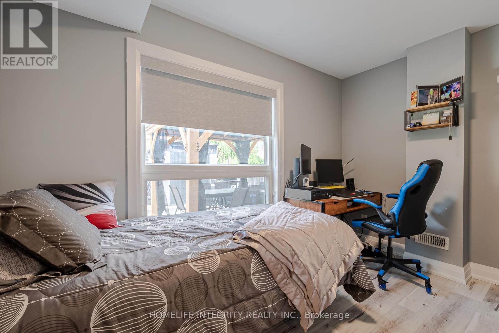 4 SILVERBELL COURT - 30