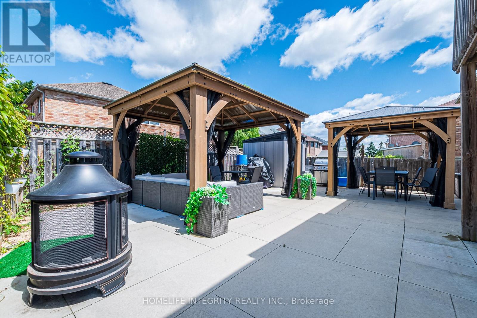 4 SILVERBELL COURT - 31