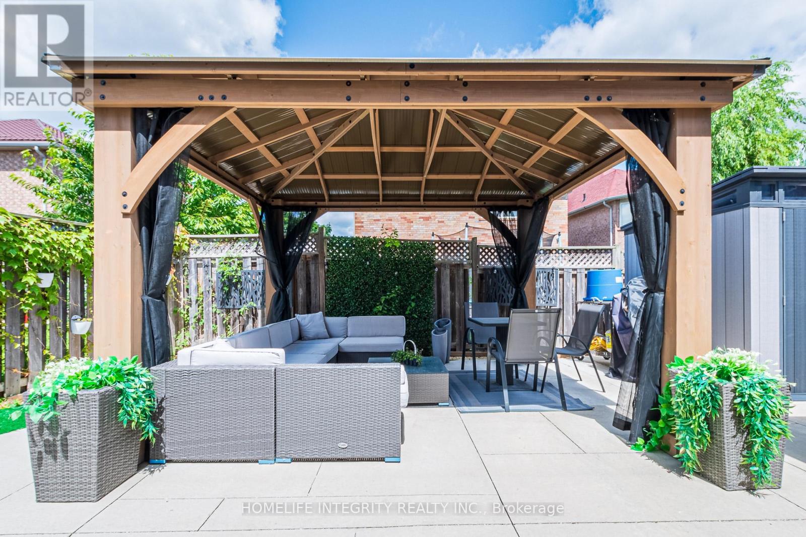 4 SILVERBELL COURT - 32