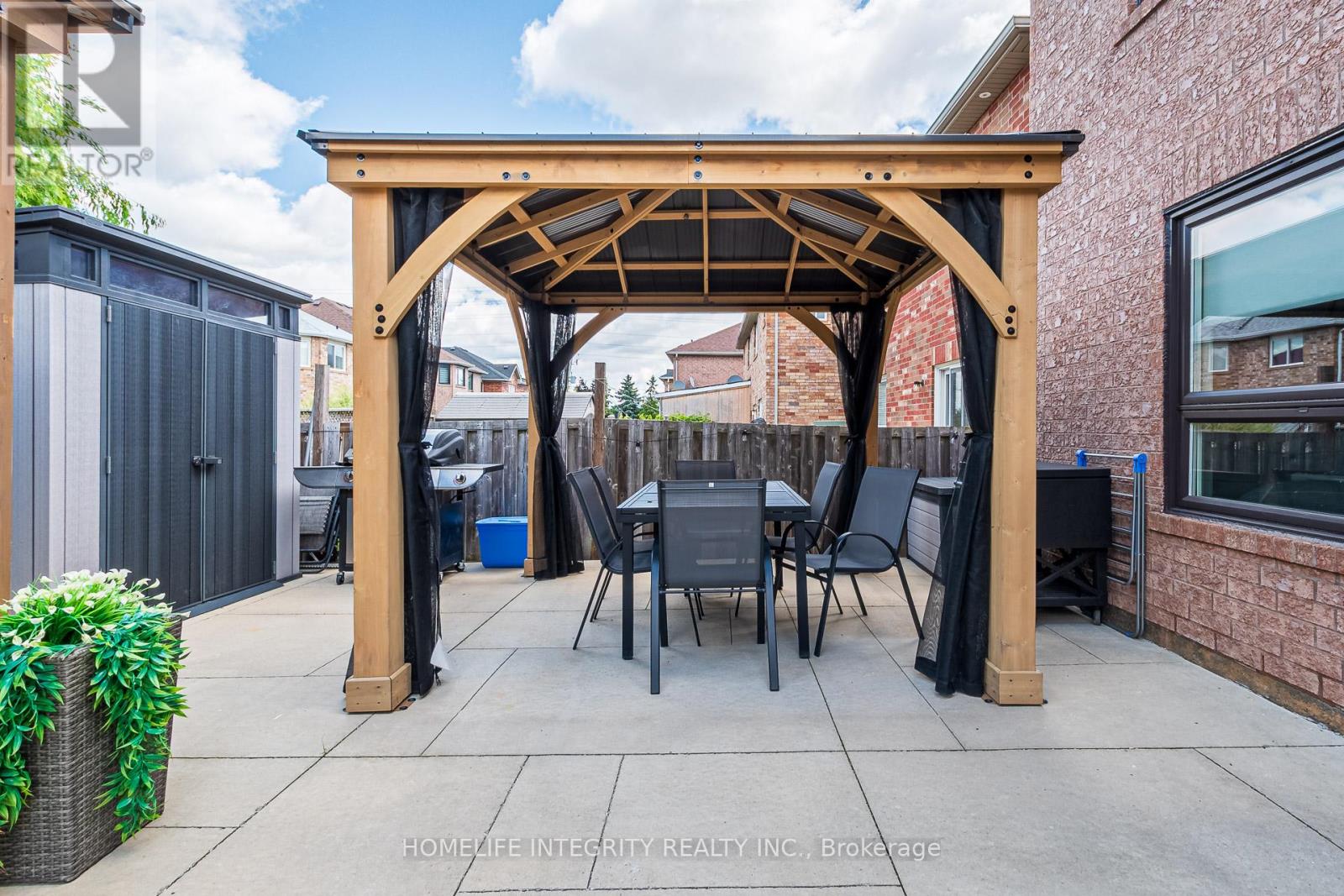 4 SILVERBELL COURT - 33