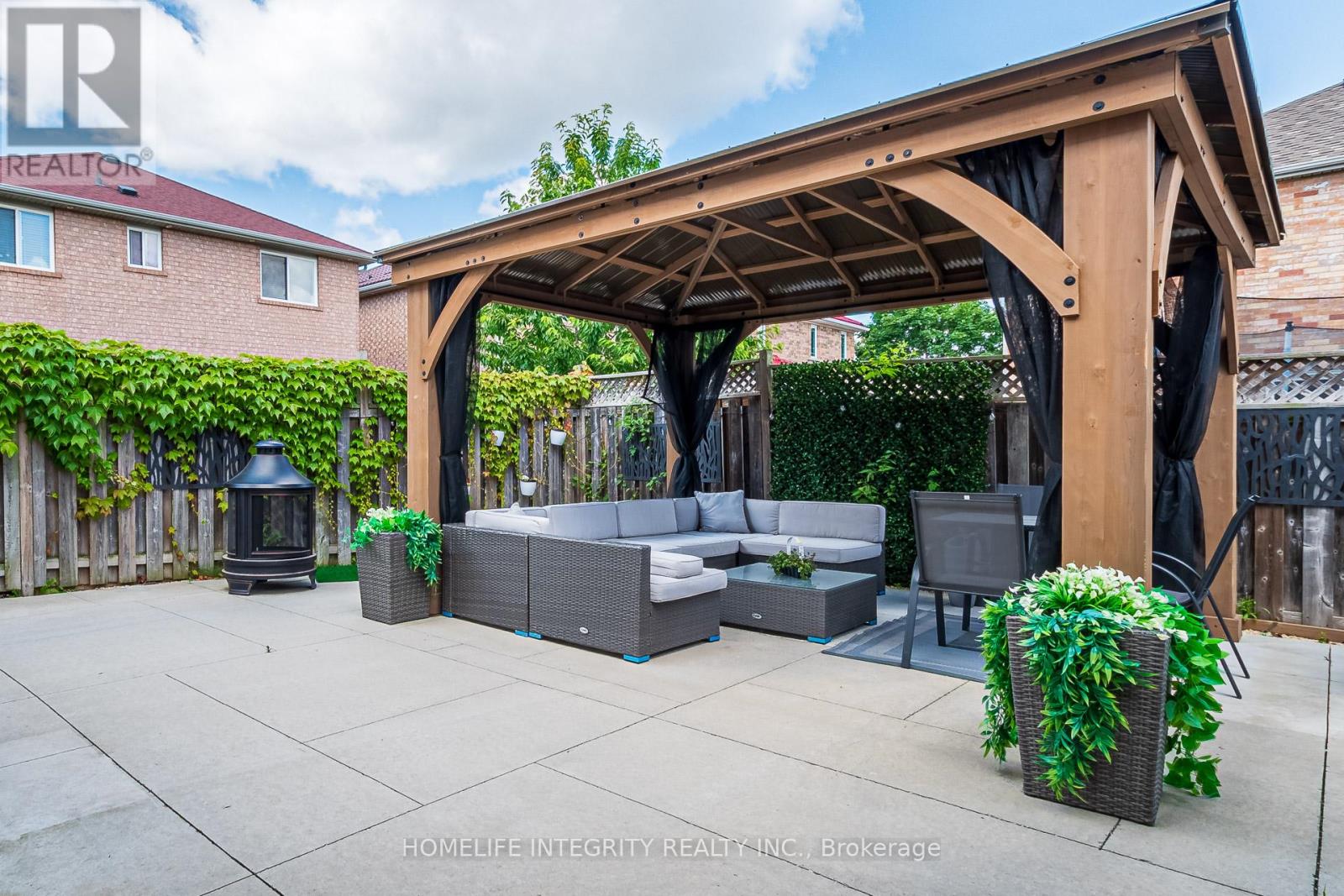 4 SILVERBELL COURT - 34