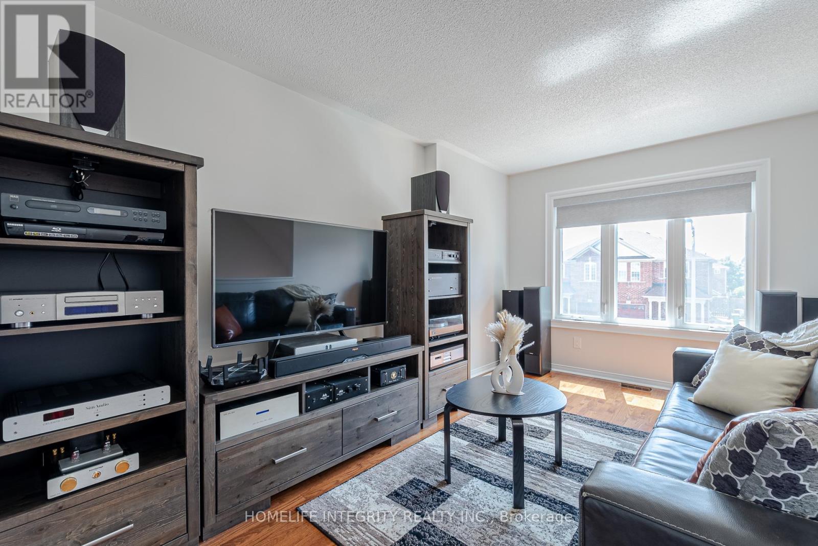 4 SILVERBELL COURT - 5