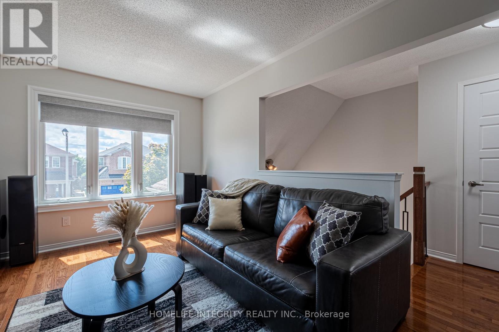 4 SILVERBELL COURT - 6