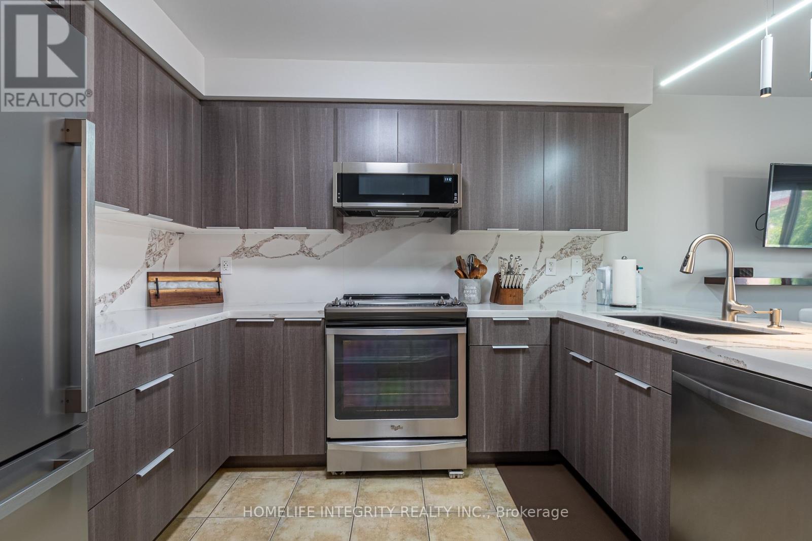 4 SILVERBELL COURT - 8