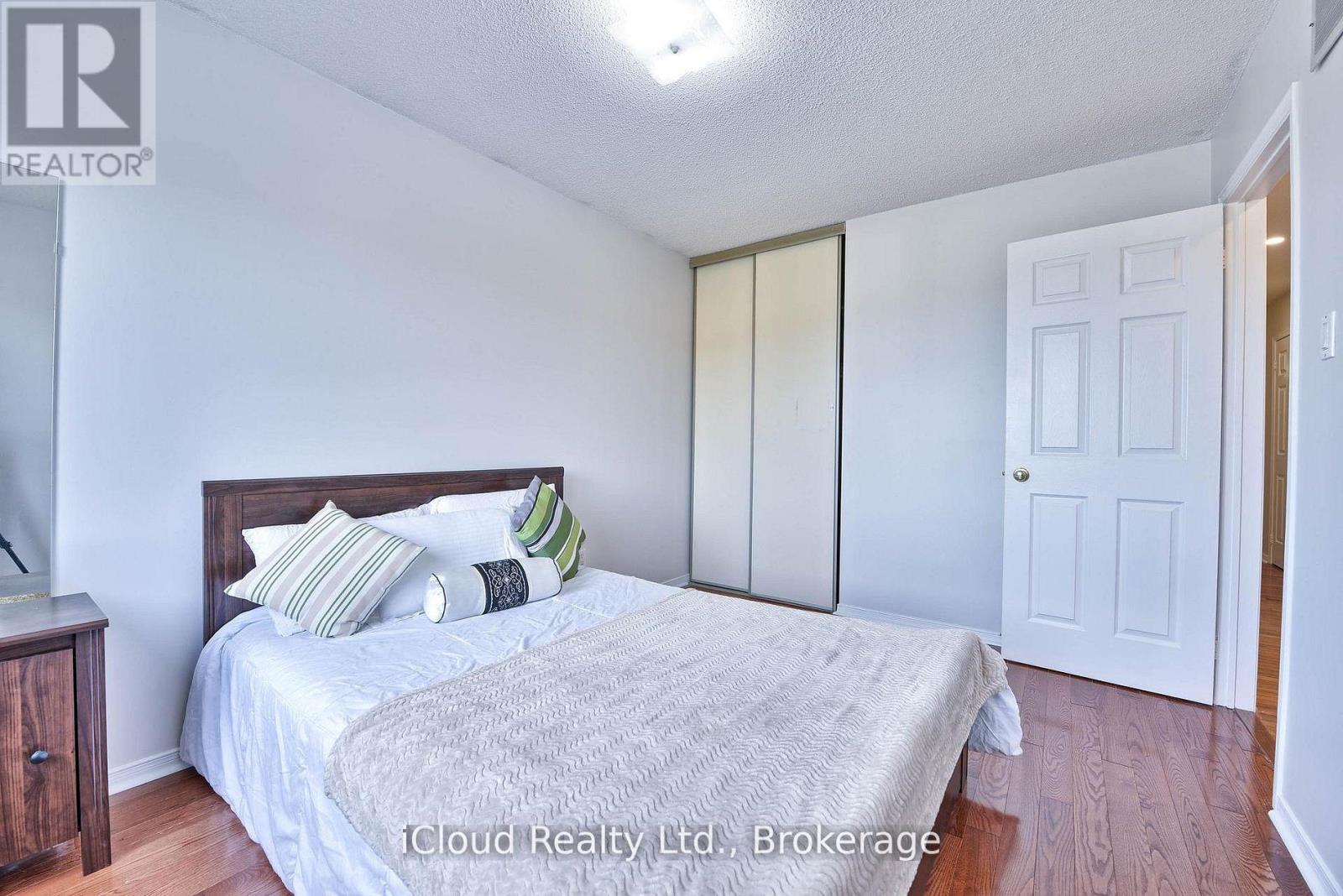 14 TIMBERLANE DRIVE - 10