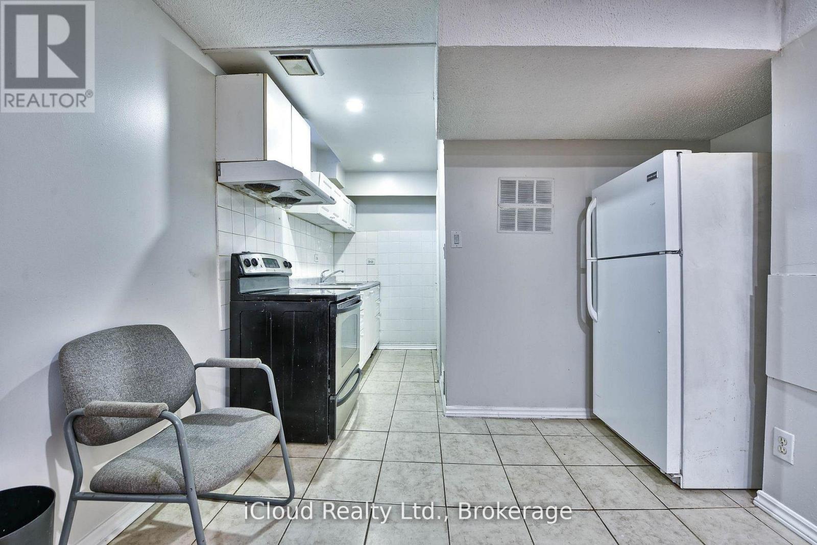 14 TIMBERLANE DRIVE - 11