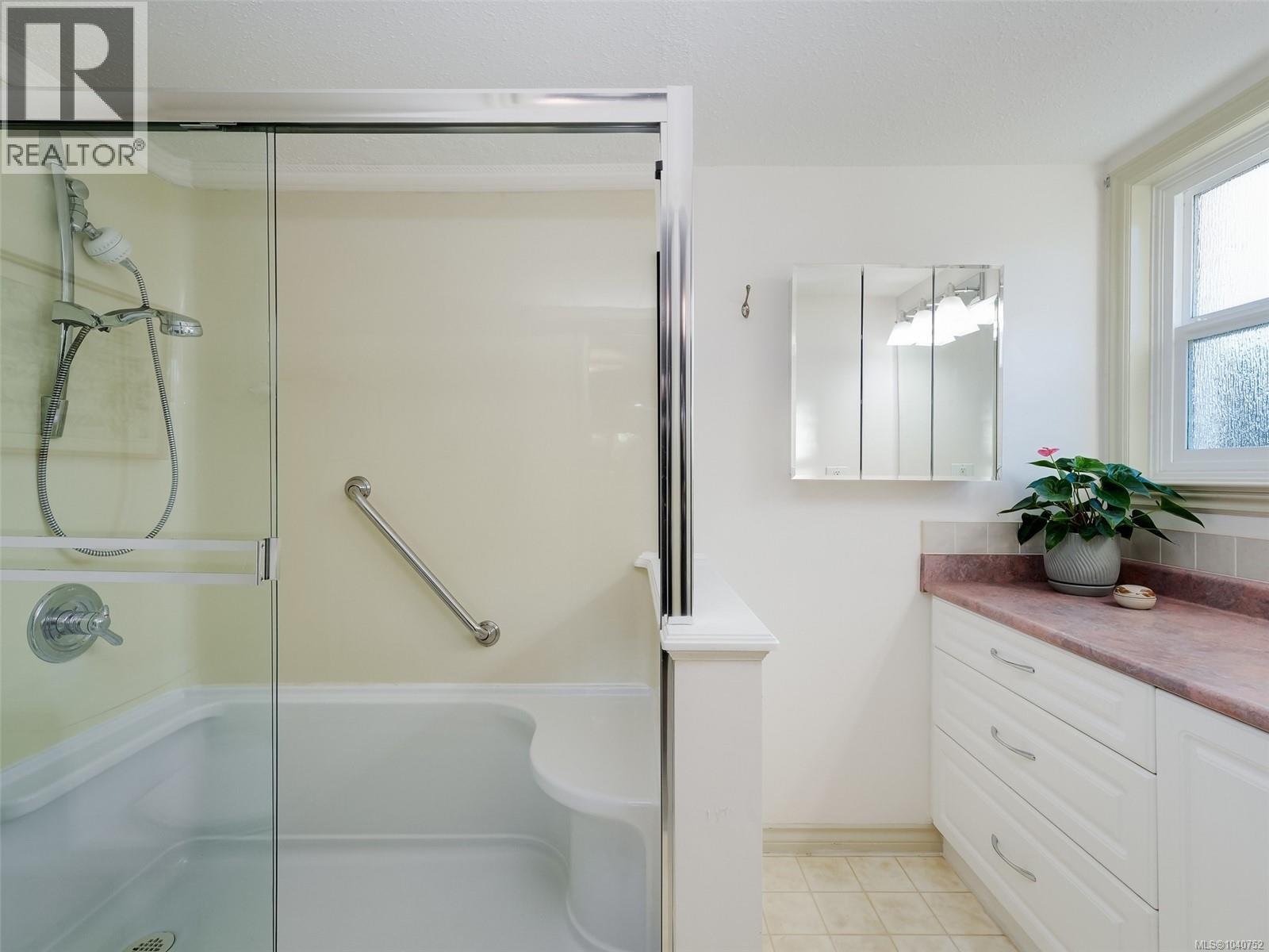 #302 2340 Oak Bay Ave - 16
