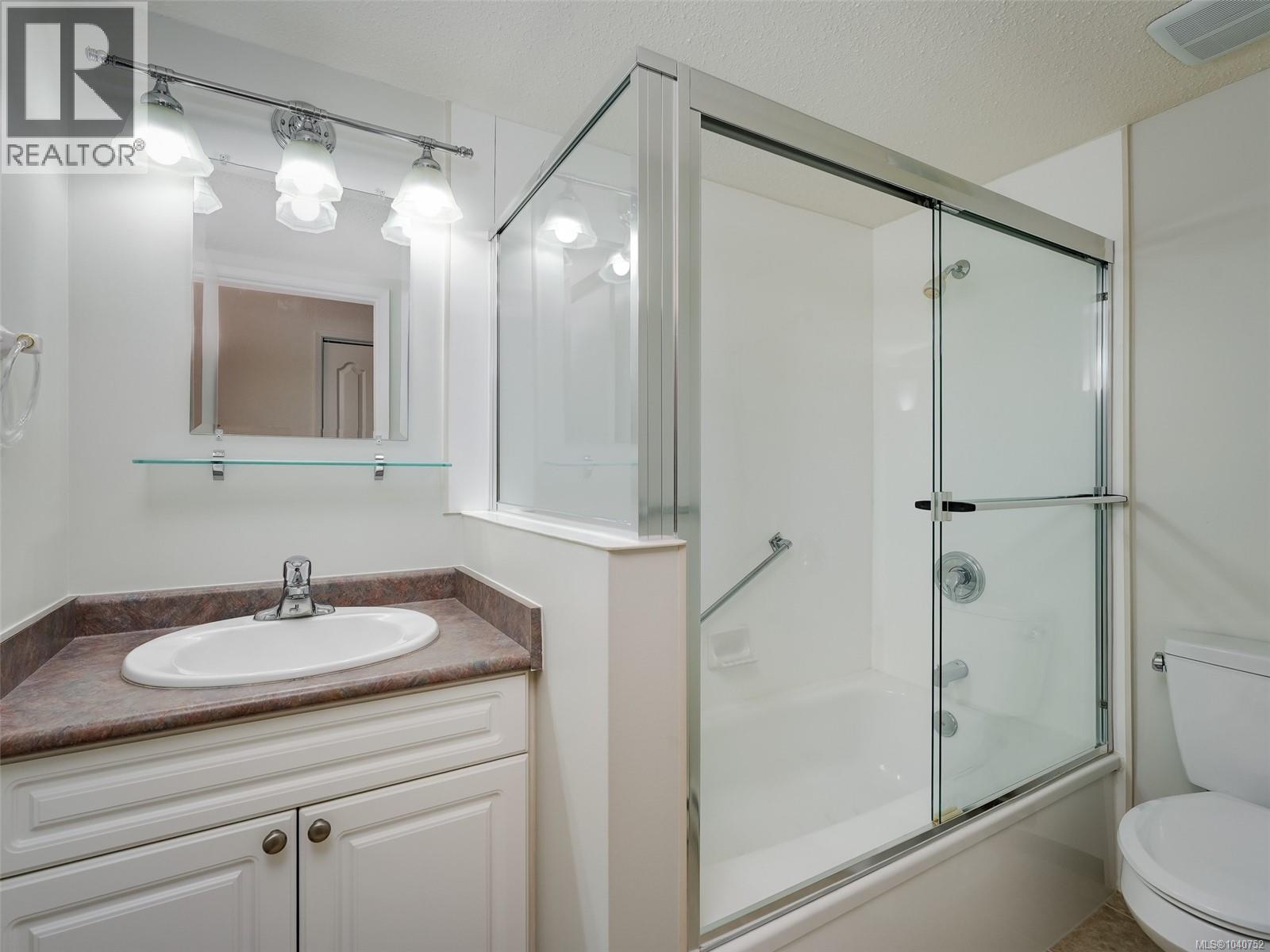 #302 2340 Oak Bay Ave - 21