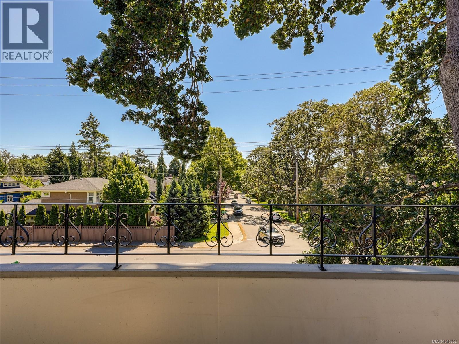 #302 2340 Oak Bay Ave - 23