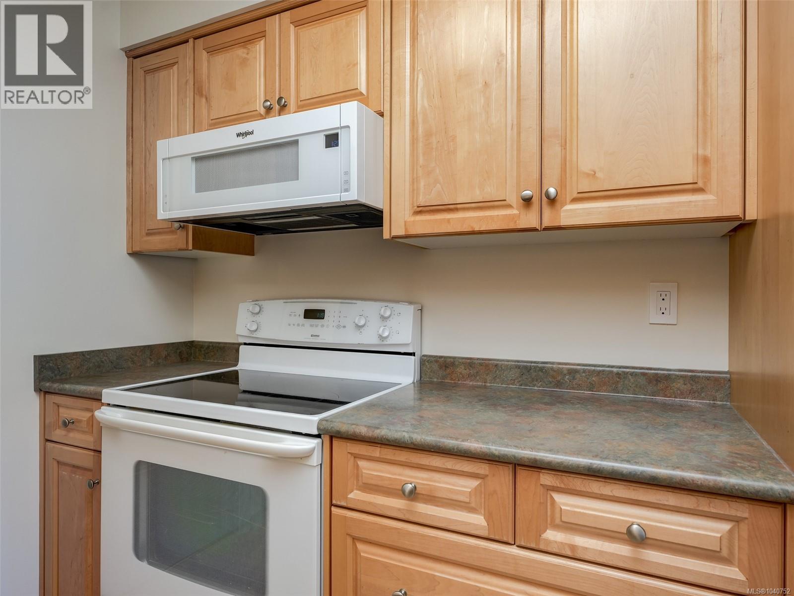 #302 2340 Oak Bay Ave - 8