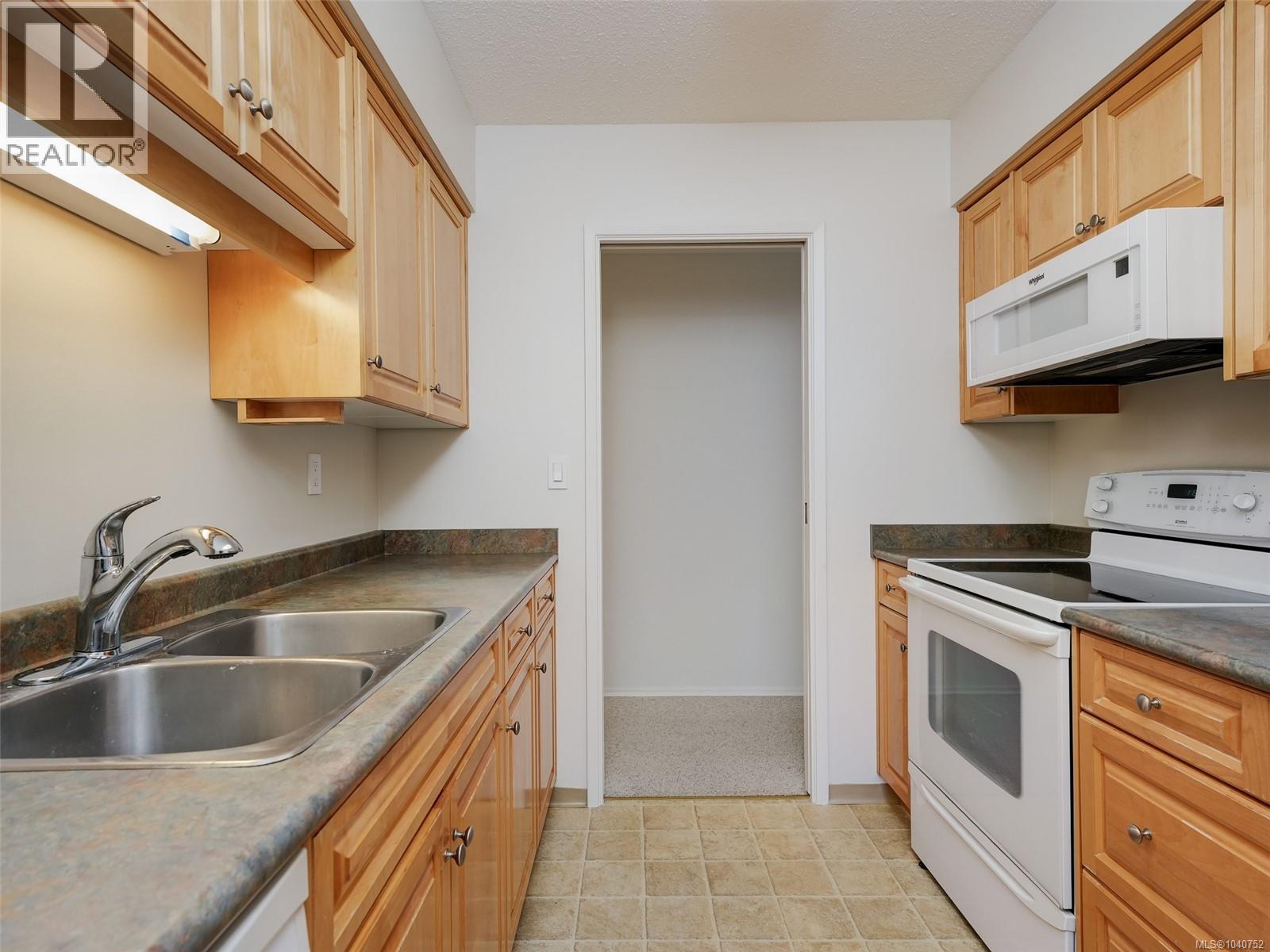 #302 2340 Oak Bay Ave - 7