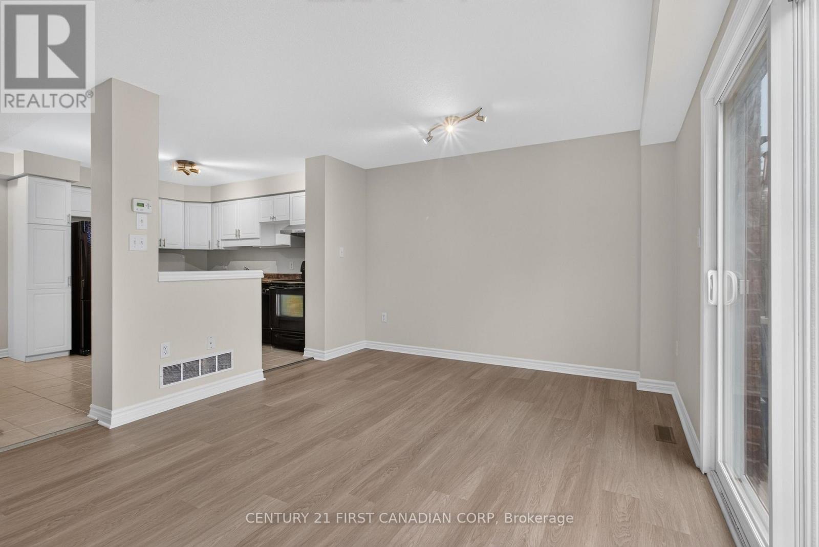 #7 1059 WHETHERFIELD STREET - 16