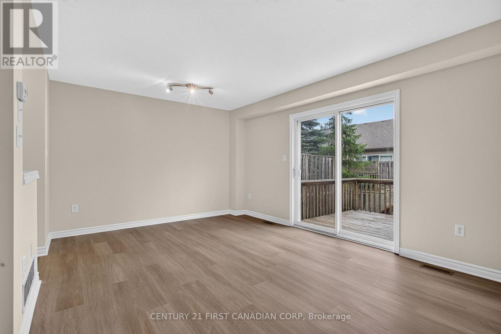 #7 1059 WHETHERFIELD STREET - 17