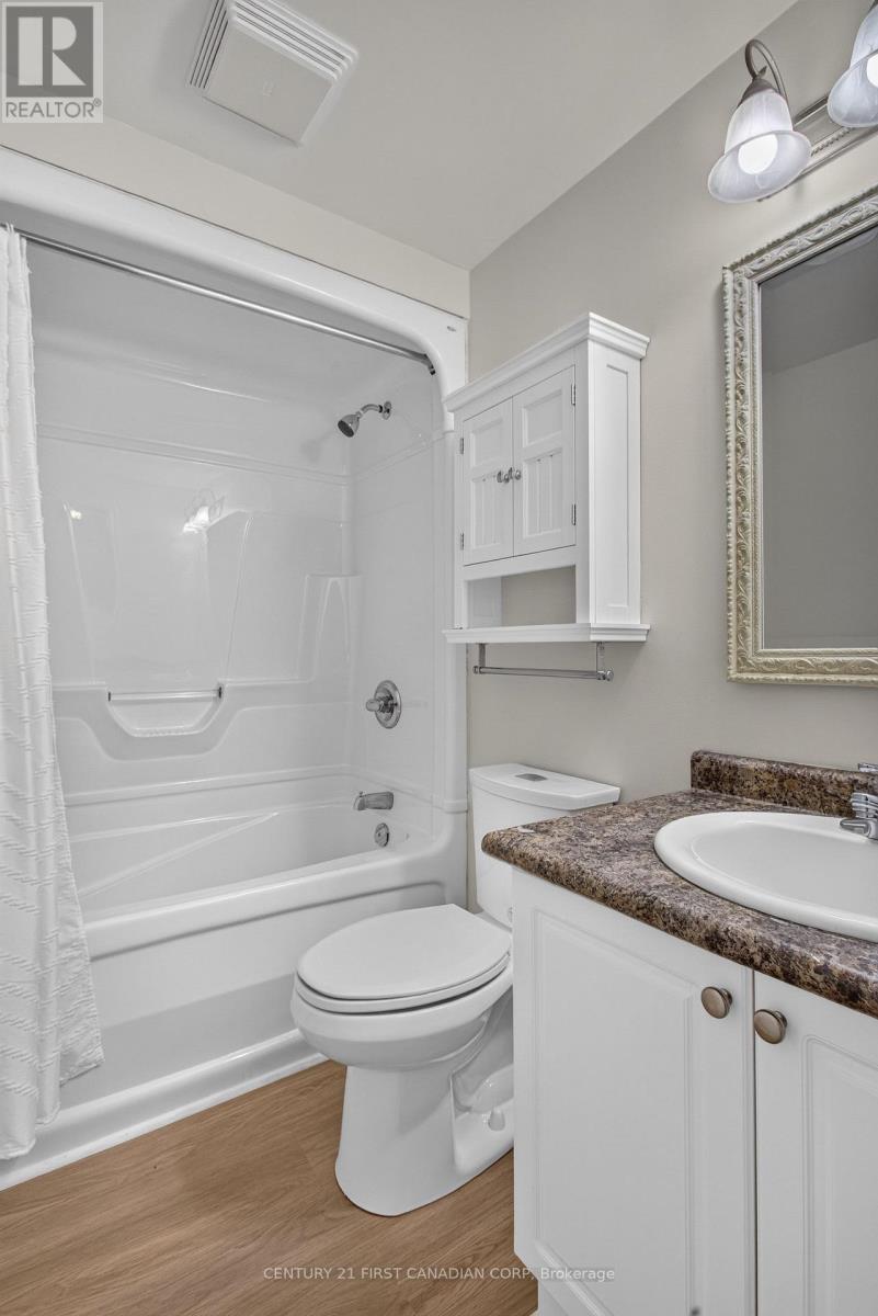 #7 1059 WHETHERFIELD STREET - 22