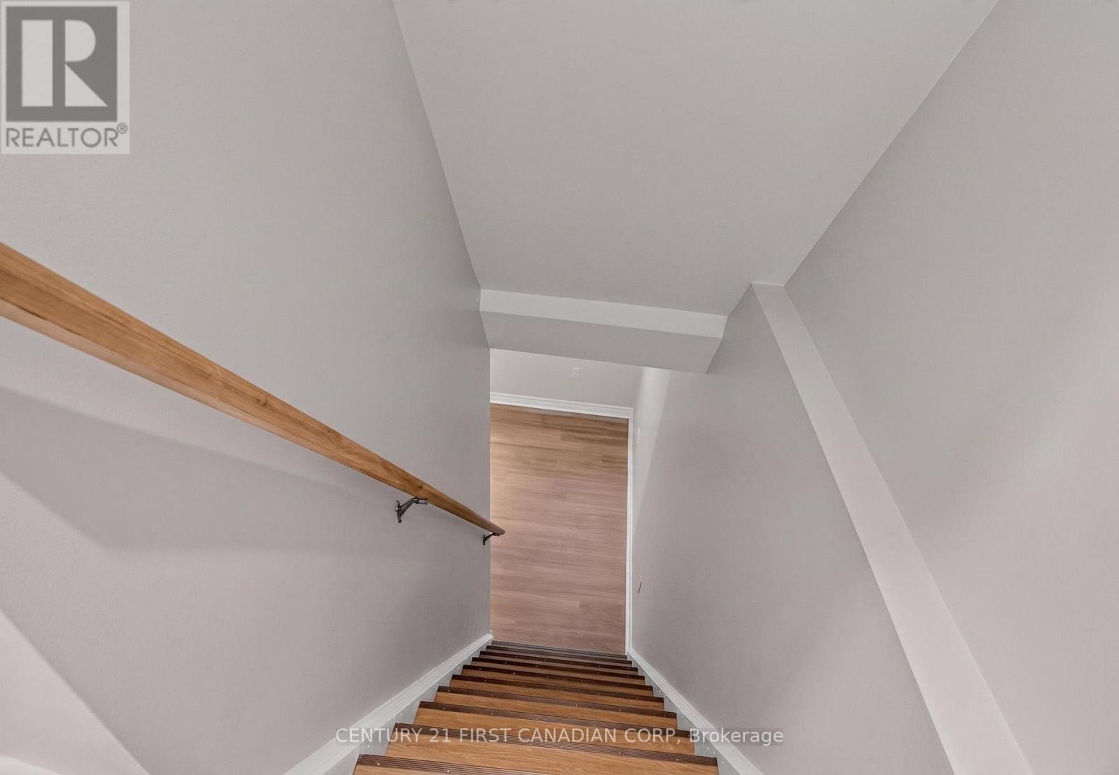 #7 1059 WHETHERFIELD STREET - 30