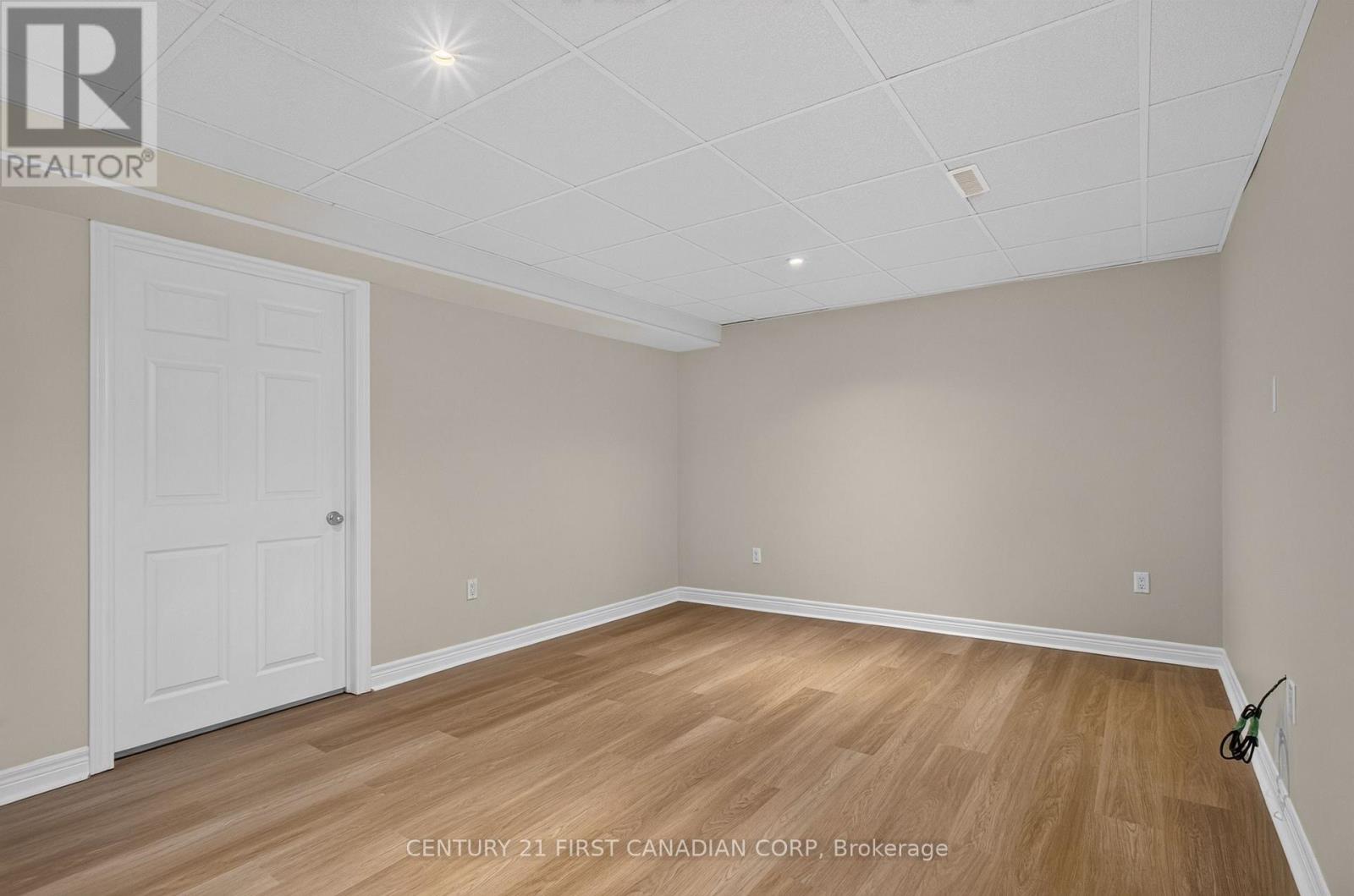 #7 1059 WHETHERFIELD STREET - 31